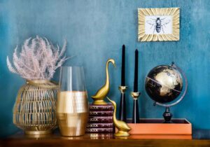 Zwarte en gouden accenten: een nieuwe trend voor 2026 interieurs