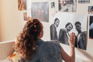De ultieme gids voor stijlvolle posters in de tienerkamer