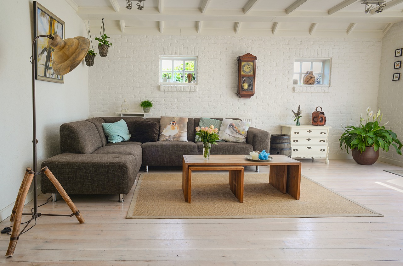 Slaapkamer met herfstpalet en zachte textielaccenten. Slaapkamer met herfstpalet en zachte textielaccenten.